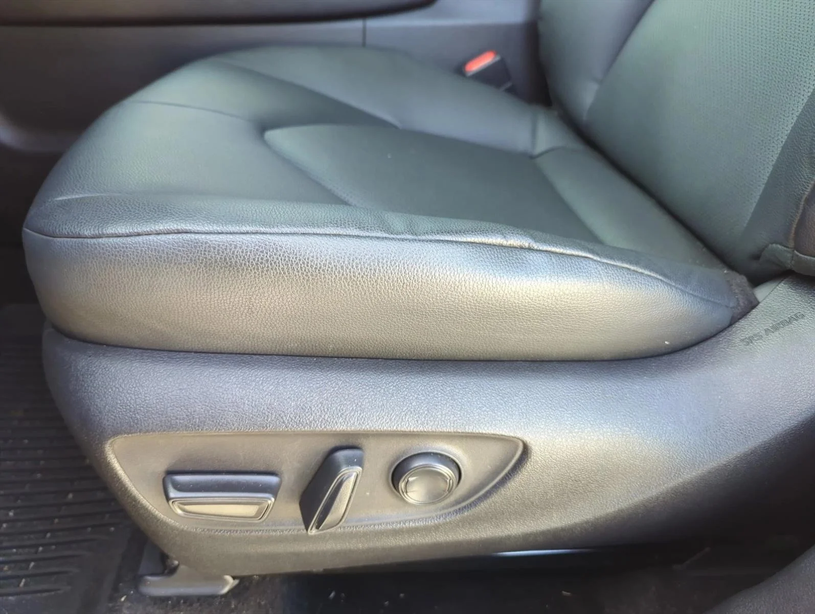 Used 2025 Midnight Black Metallic Toyota XLE image 13