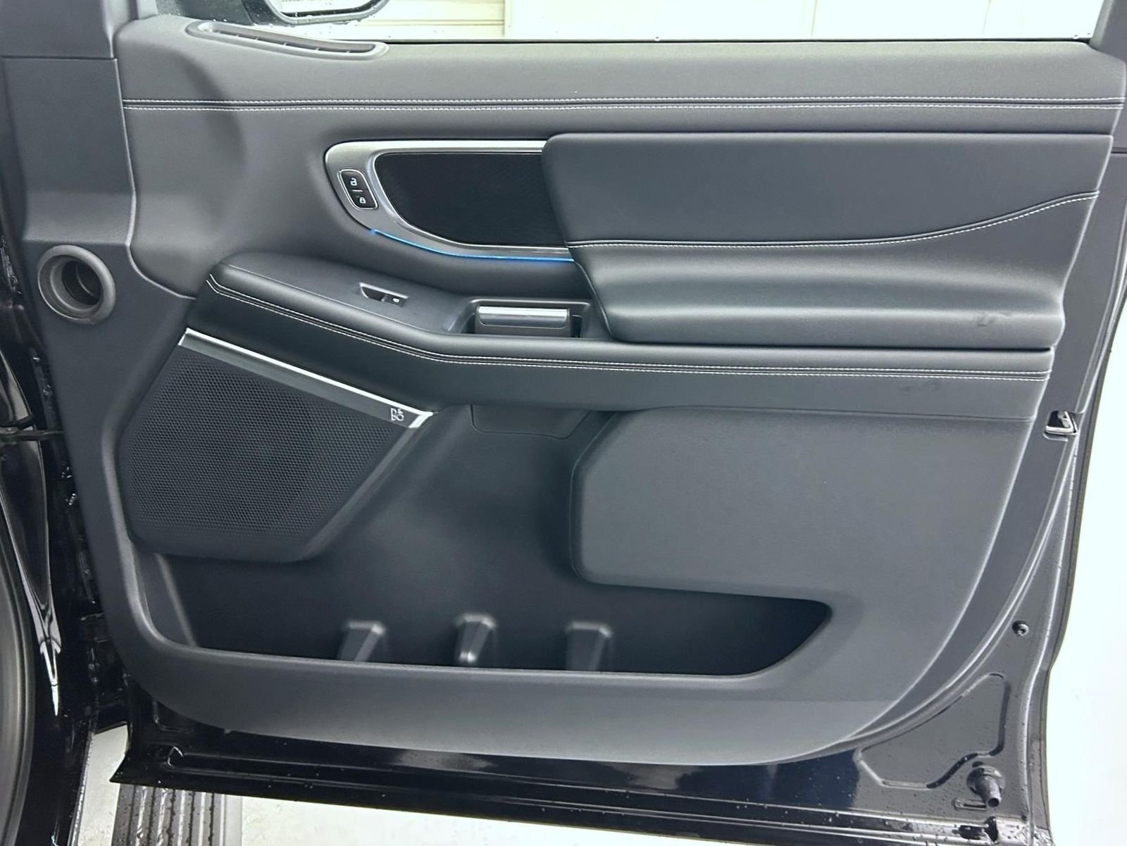 New 2027 Agate Black Metallic Ford Platinum image 17