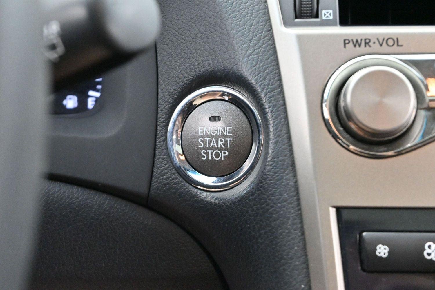 Used 2015 Starfire Pearl Lexus Base image 24