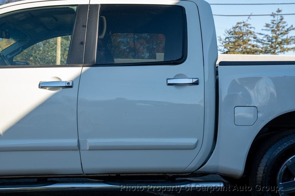 2014 Nissan Titan SV photo 4