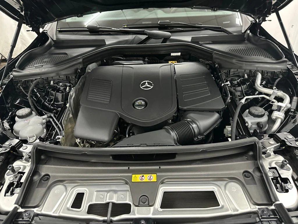 New 2027 Black Mercedes-Benz GLC 300 image 12