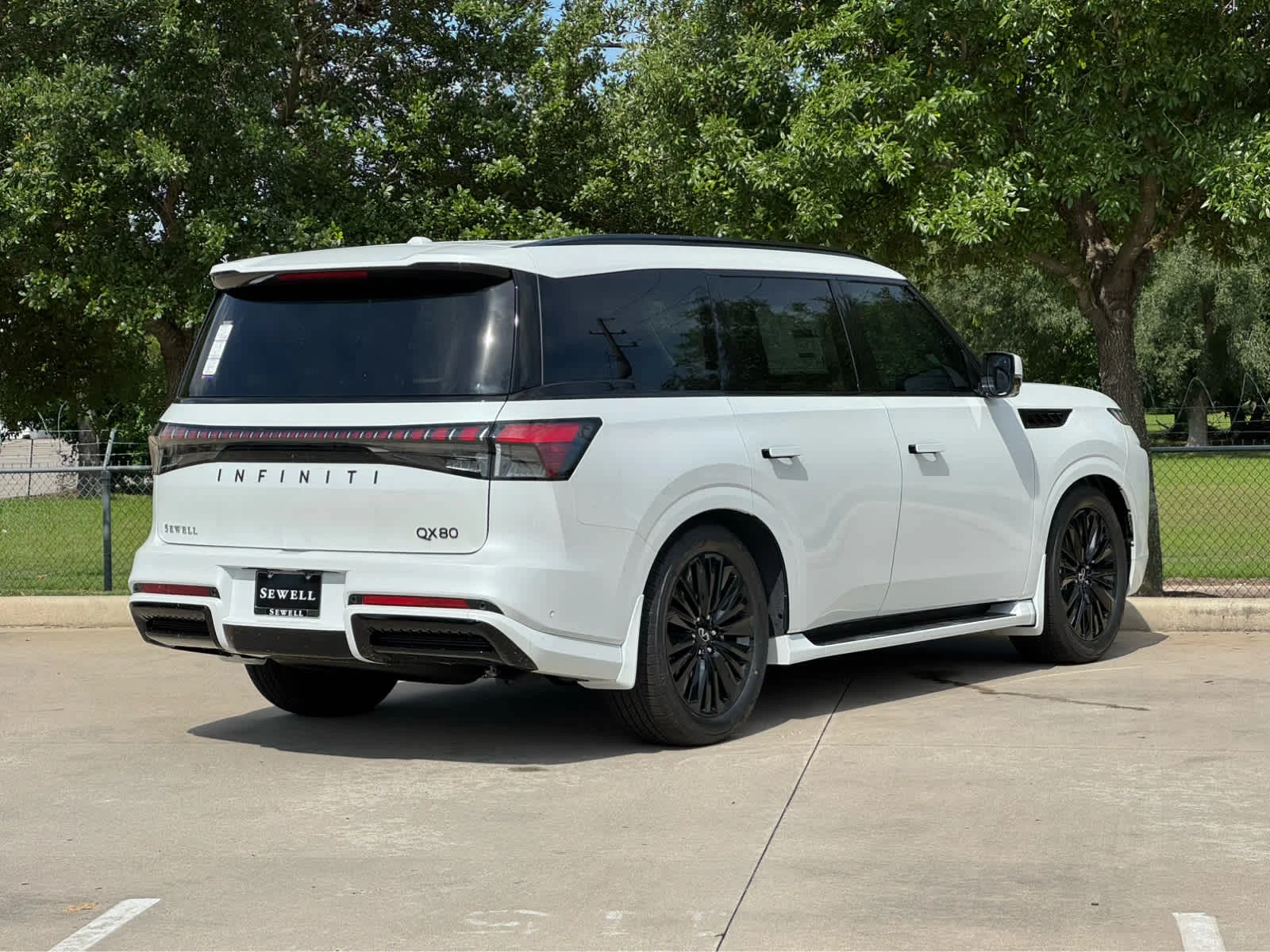 New 2026 RADIANT WHITE INFINITI Luxe 2WD image 3