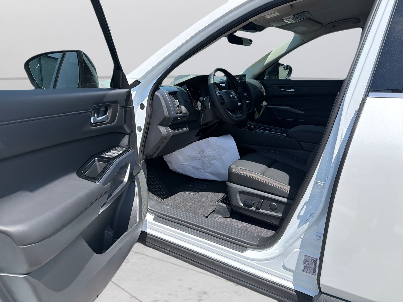New 2026 White Nissan SL image 14