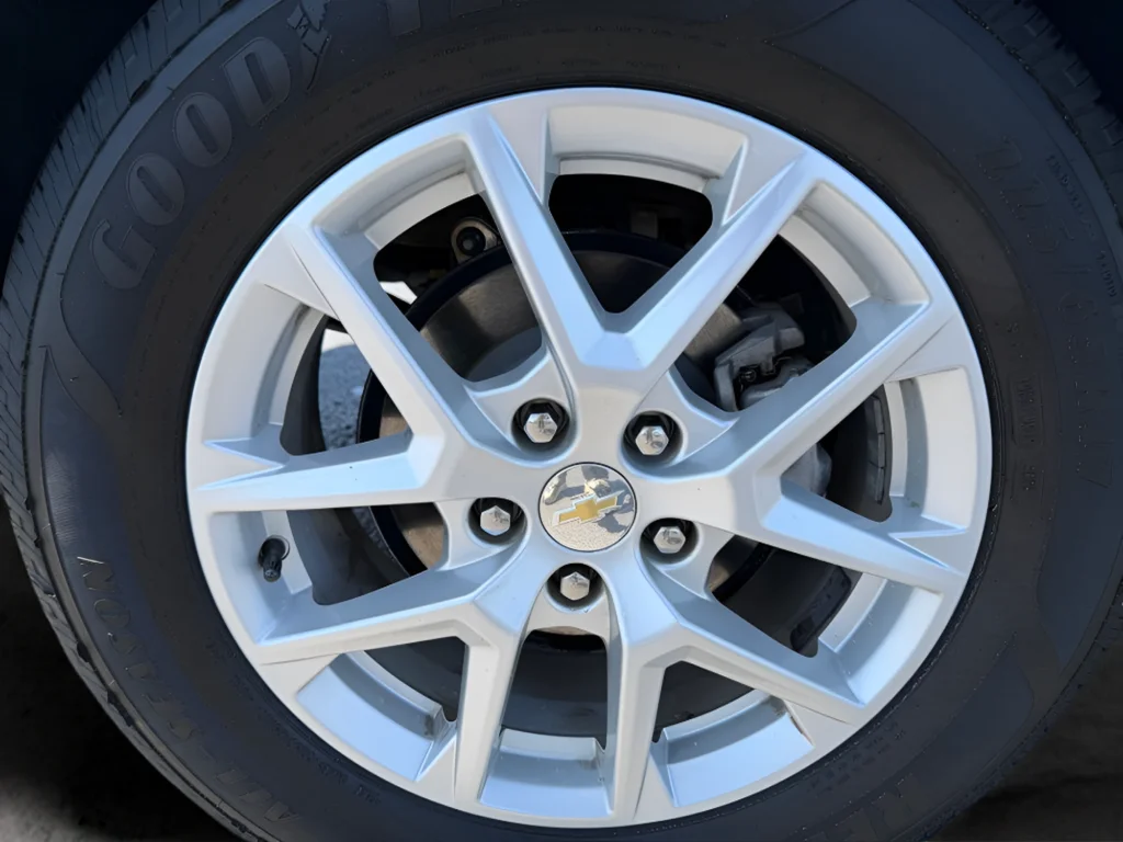 Used 2023 White Chevrolet LT image 25