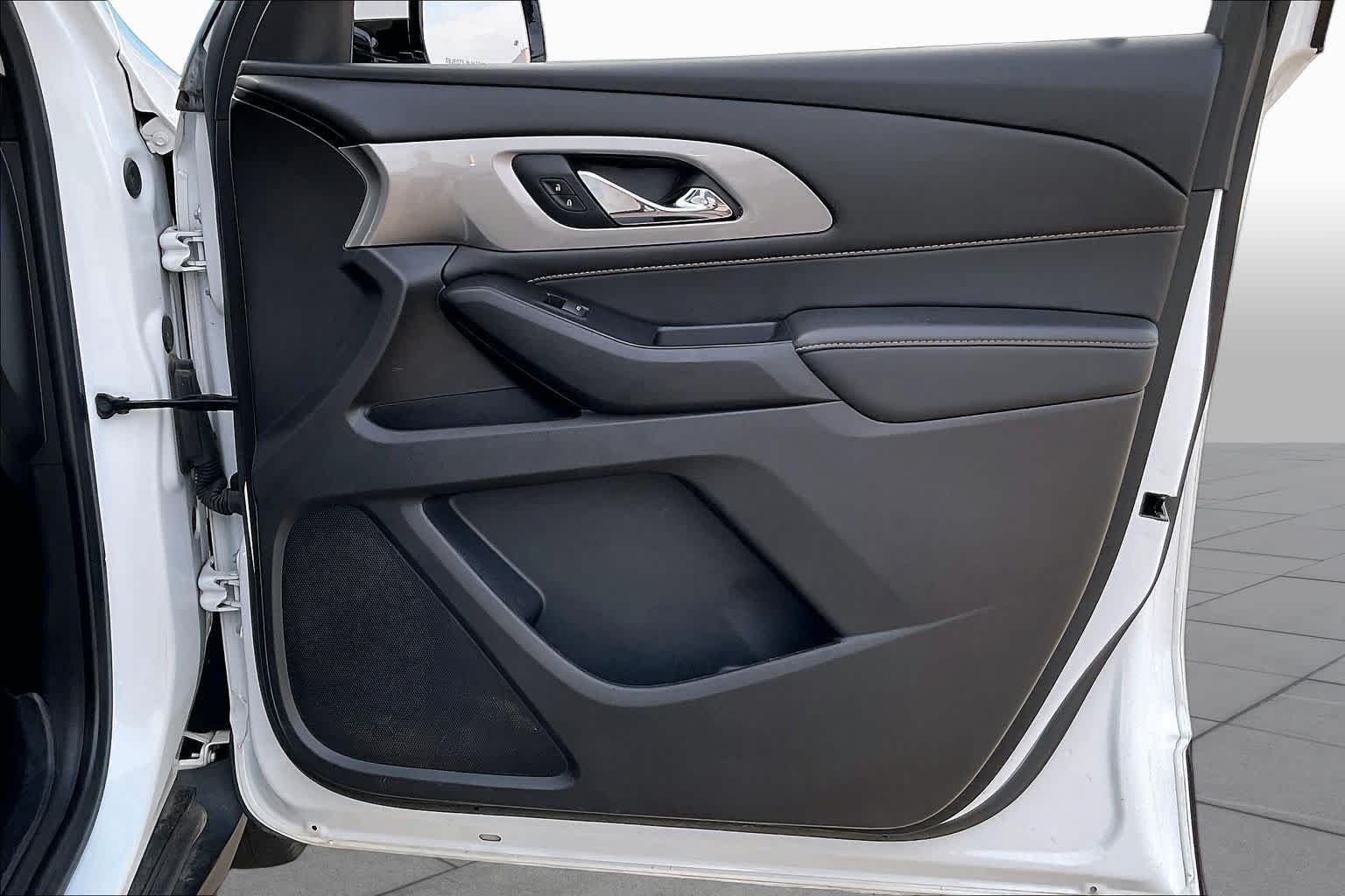 Used 2020 Summit White Chevrolet LT Cloth image 20