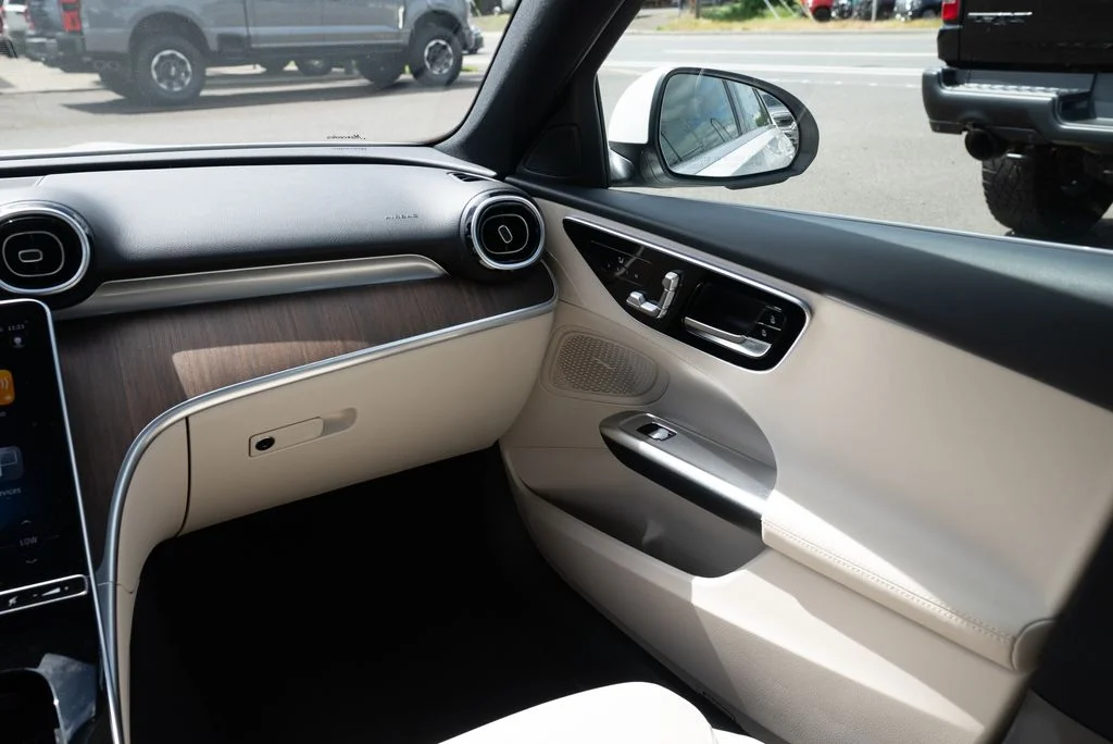Used 2025  Mercedes-Benz C 300 image 10