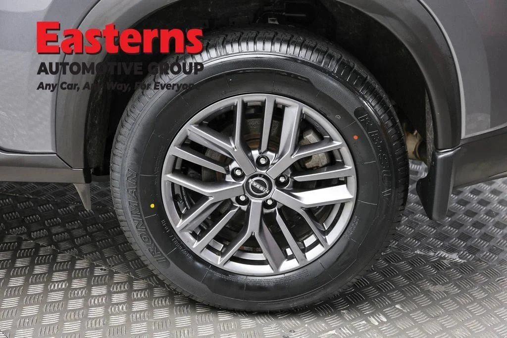 Used 2023 Gray Nissan S image 10