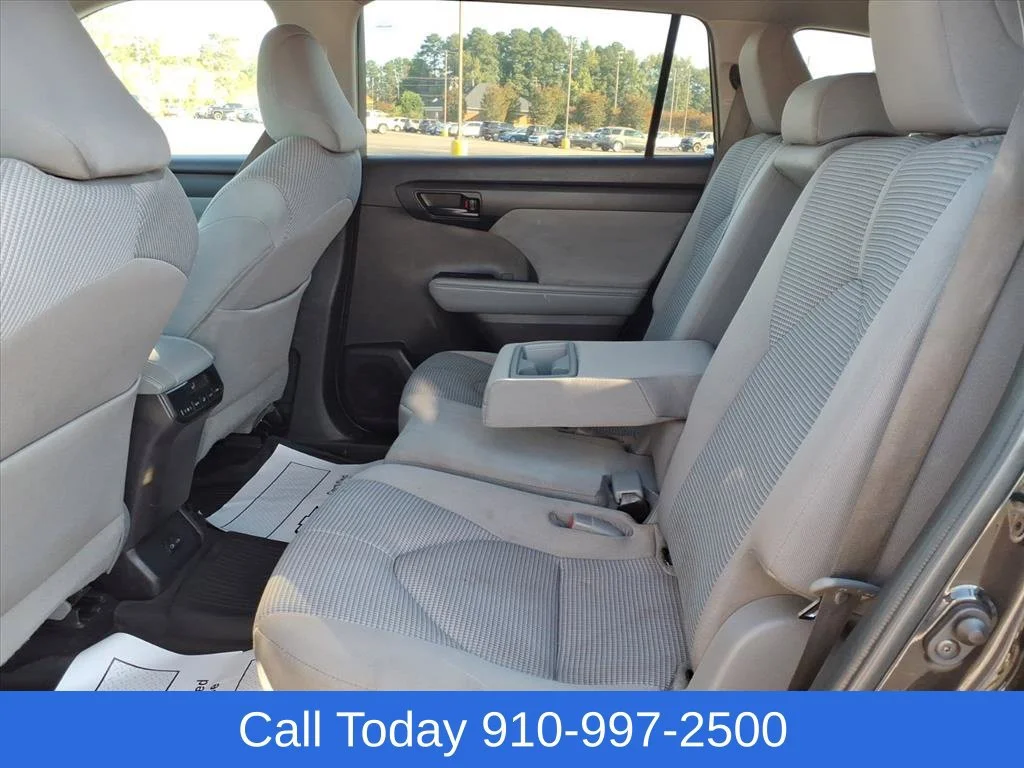Used 2022 Black Toyota L image 24
