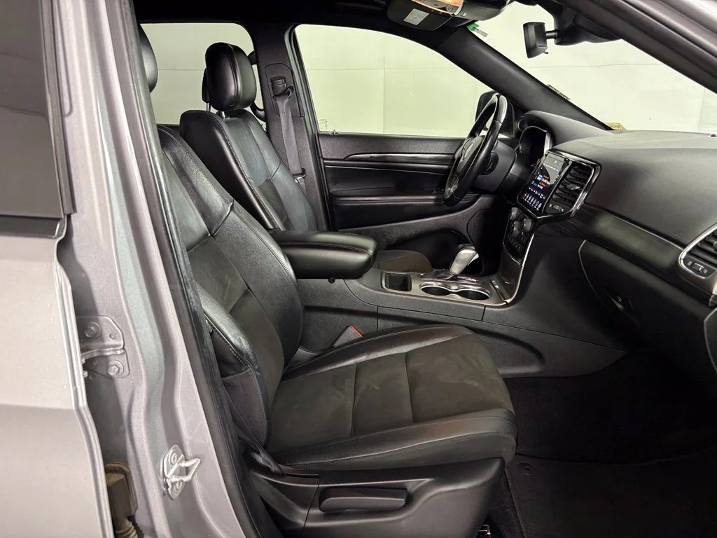 Used 2021 Silver Jeep Laredo X image 41