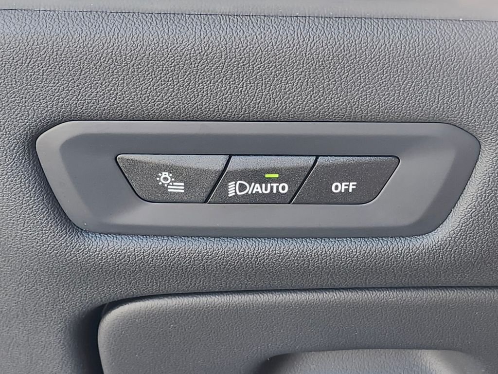Used 2024 Black BMW xDrive40i image 26