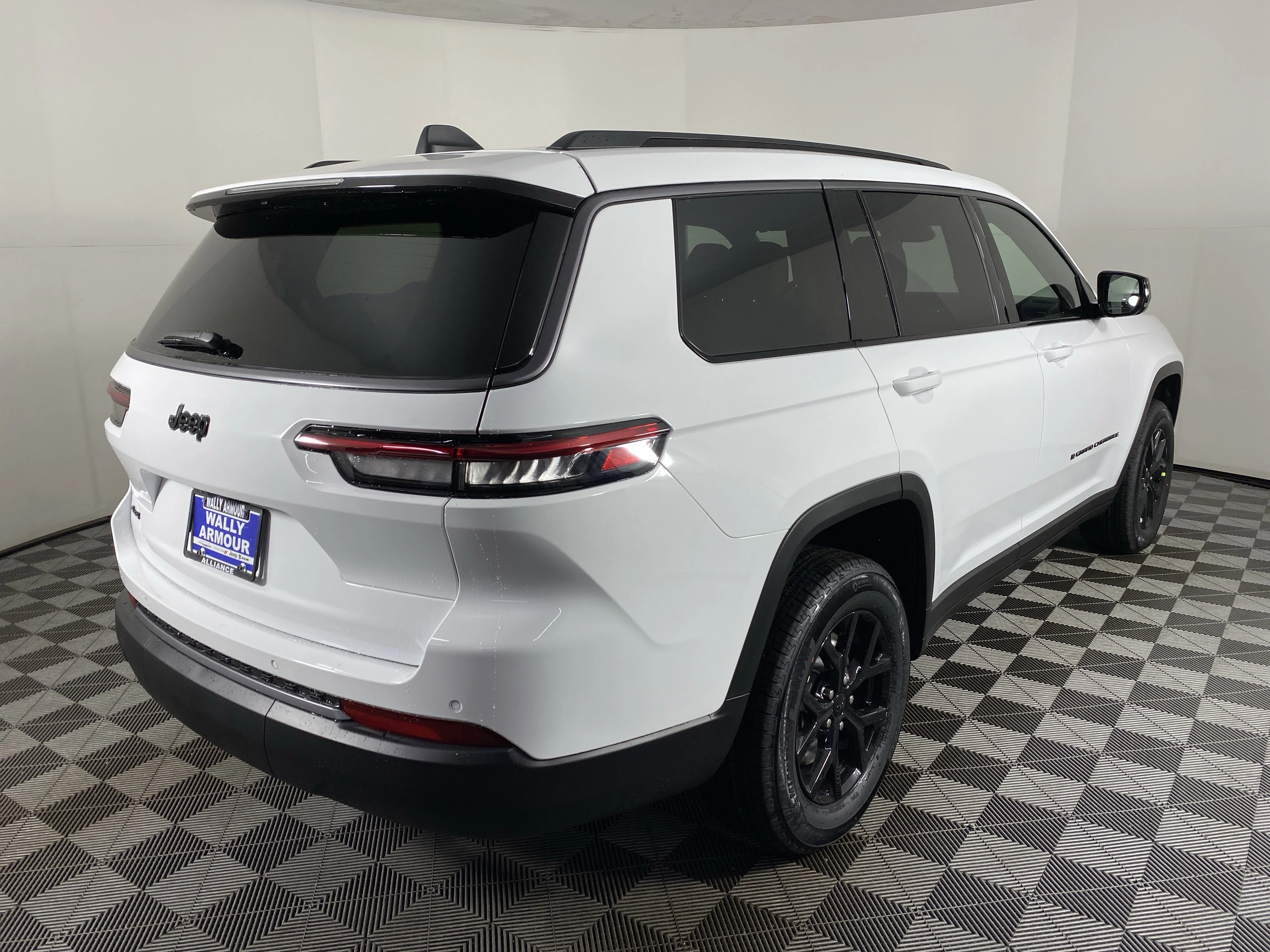 New 2026 Bright White Clear-Coat Exterior Paint Jeep Altitude image 8