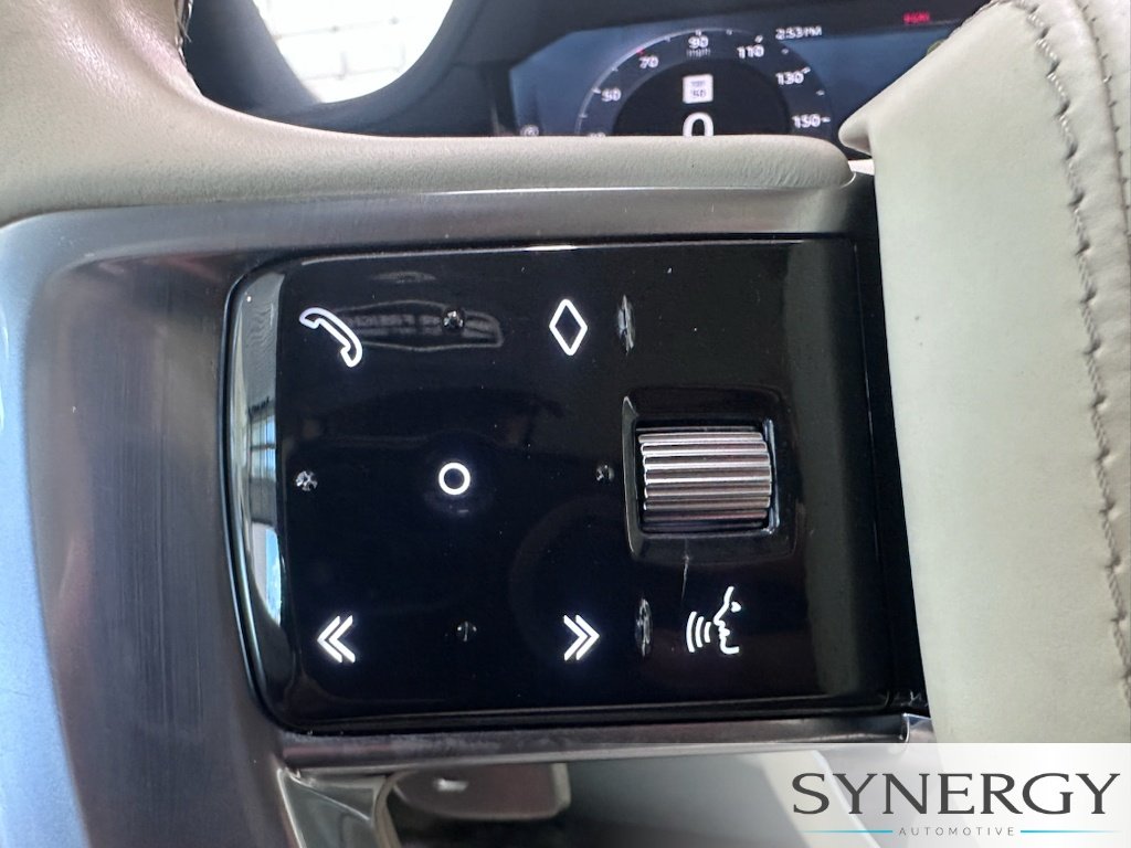 Used 2023 Fuji White Land Rover SE image 21
