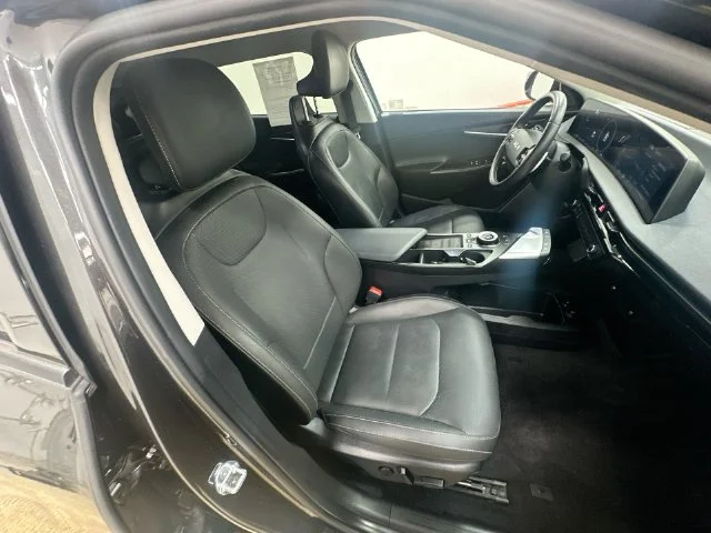 Used 2022 Gray Kia Wind image 33