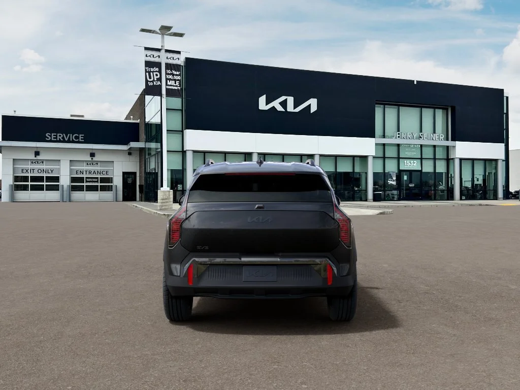 New 2027 Interstellar Gray Kia Wind image 5