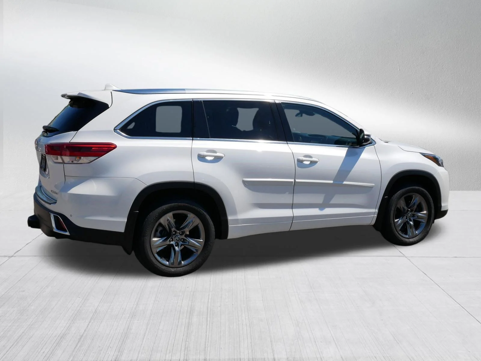 Used 2017 Blizzard Pearl Toyota Limited Platinum image 7