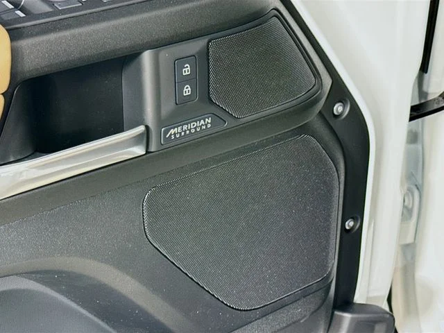 New 2026 Fuji White Land Rover V8 image 21
