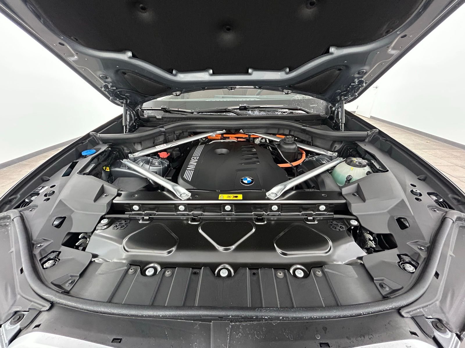 New 2026 Skyscraper Grey Metallic BMW xDrive50e image 44