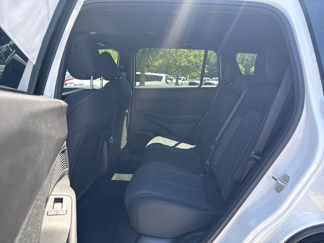 New 2026 White/off-white Jeep Laredo image 21