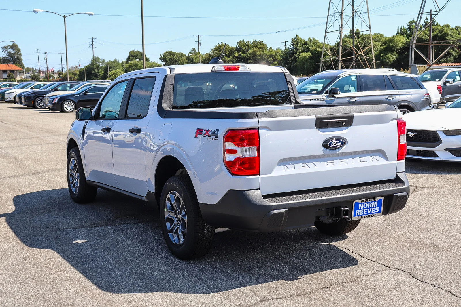 New 2025 White Metallic Ford XLT image 6