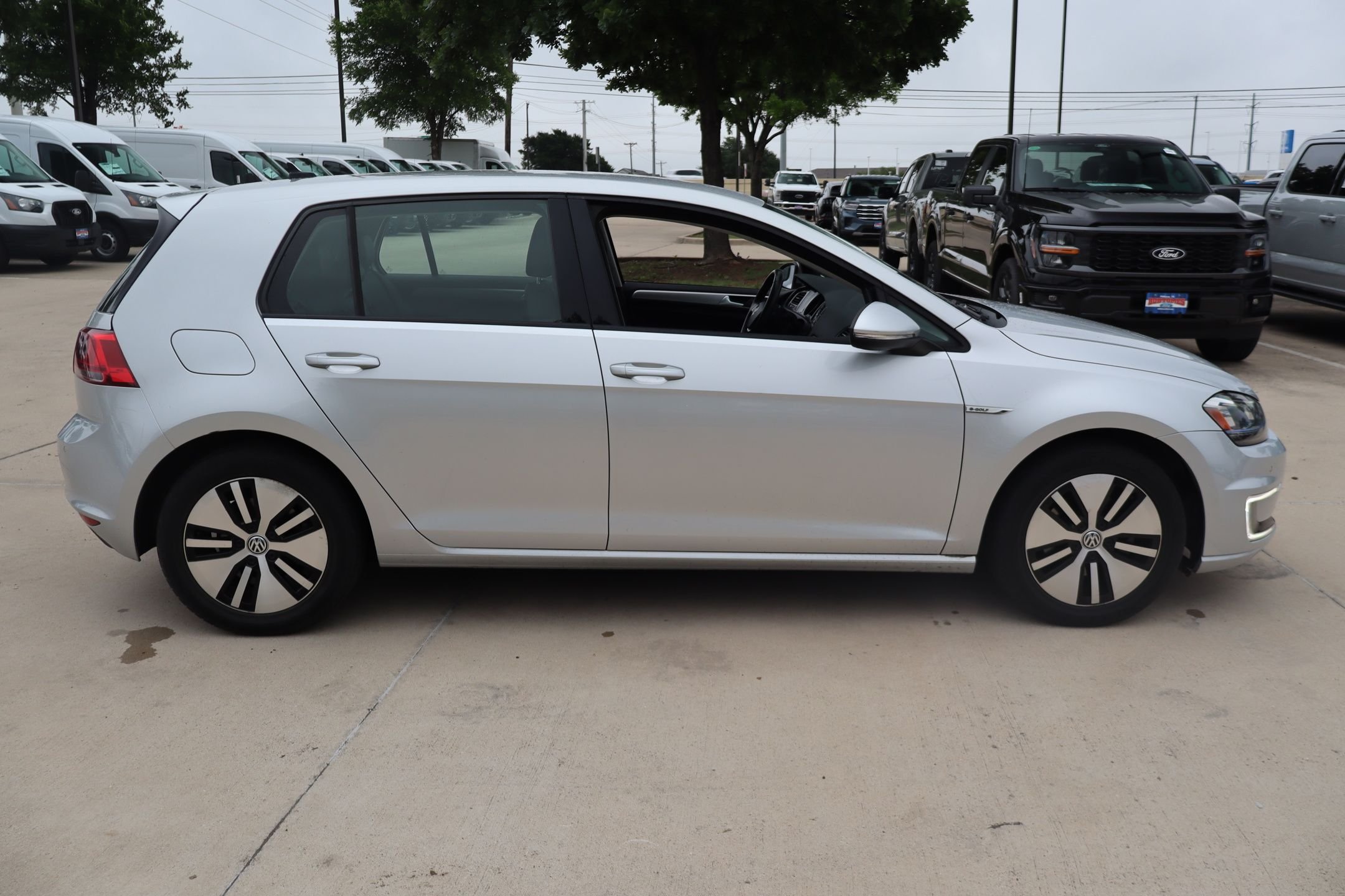 Used 2015 Volkswagen e-Golf e-Golf SEL Premium with VIN WVWPP7AU3FW910882 for sale in McKinney, TX