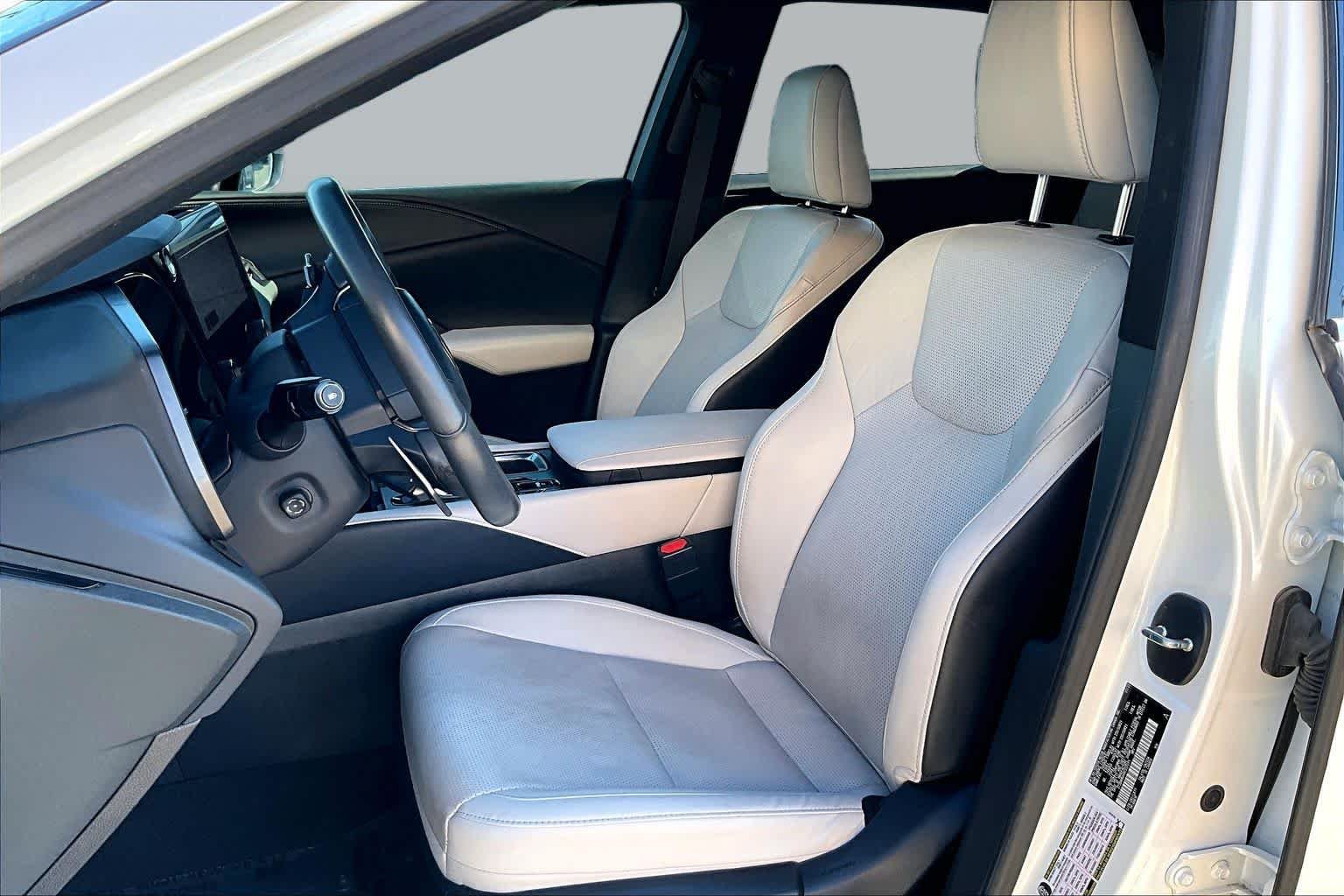 Used 2024 Eminent White Pearl Lexus Premium Plus image 7