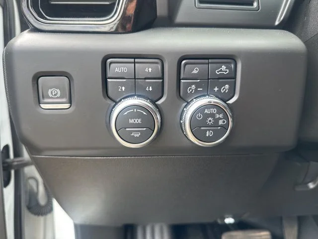 Used 2024 White GMC AT4 image 27