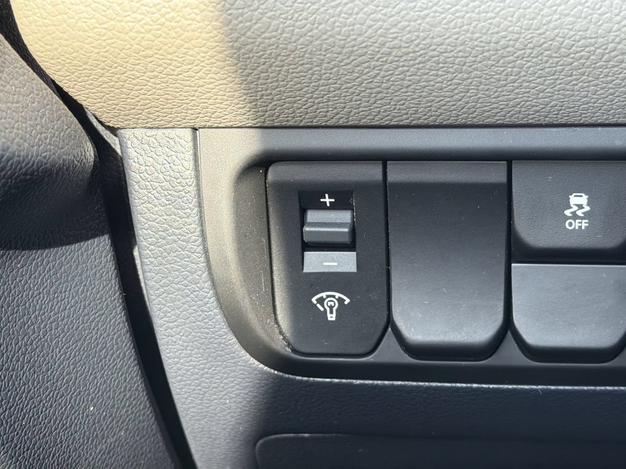 Used 2016 Bright Silver Metallic Kia LX image 23