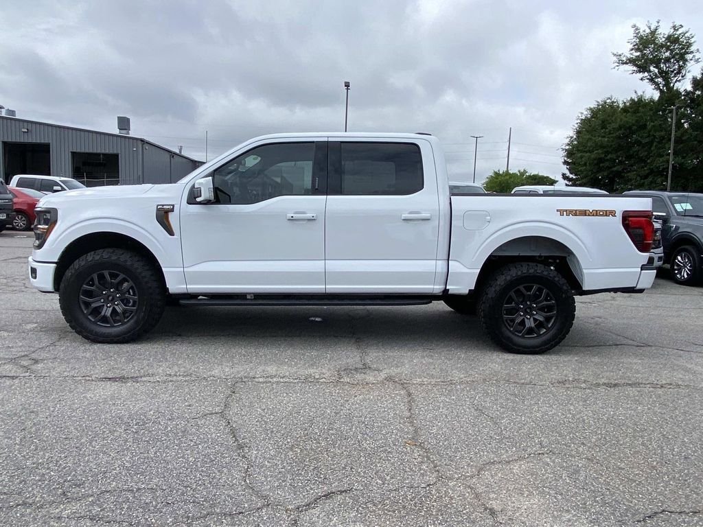 New 2026 Oxford White Ford Tremor® image 5