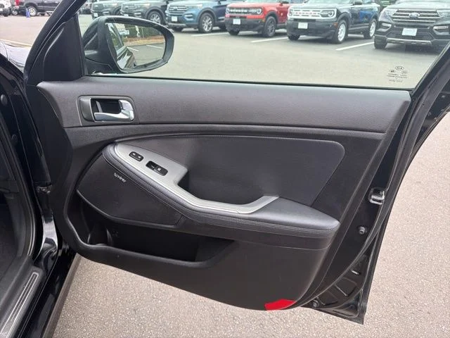 Used 2015 Black Kia SX image 10
