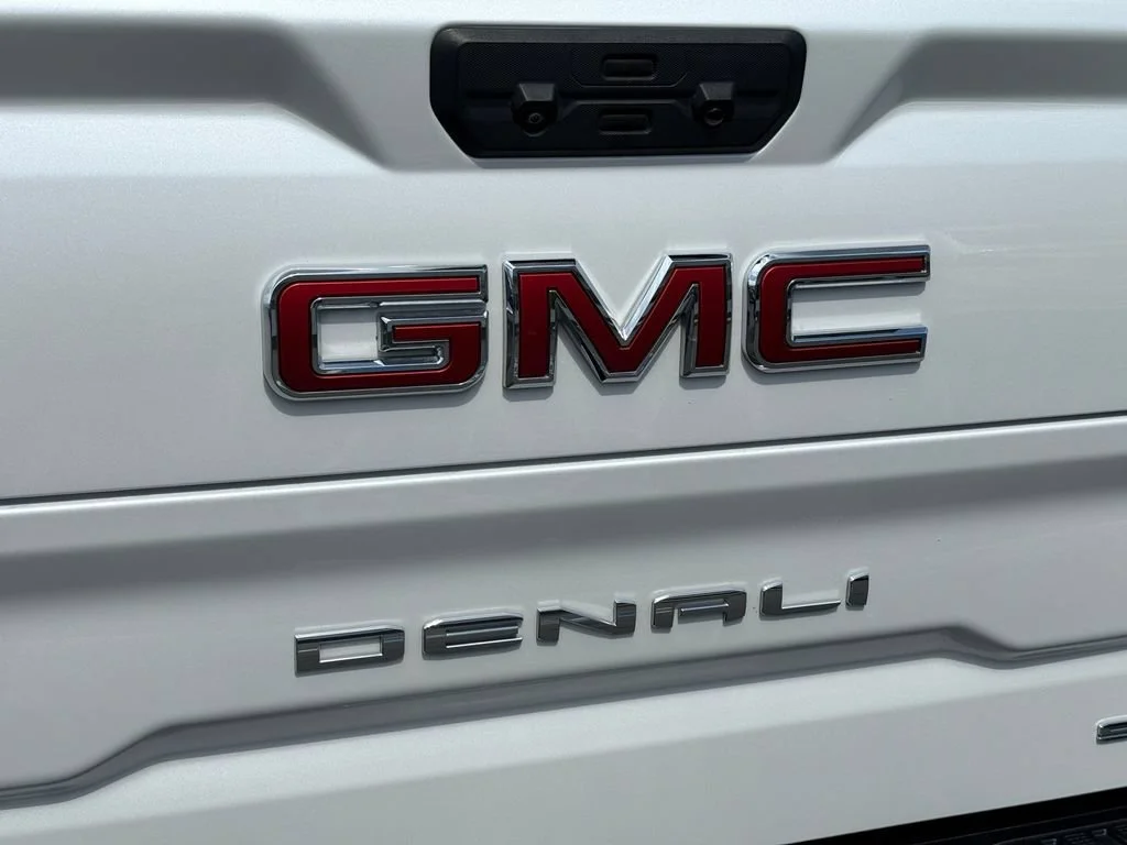 Used 2024 White Frost Tricoat GMC Denali image 11