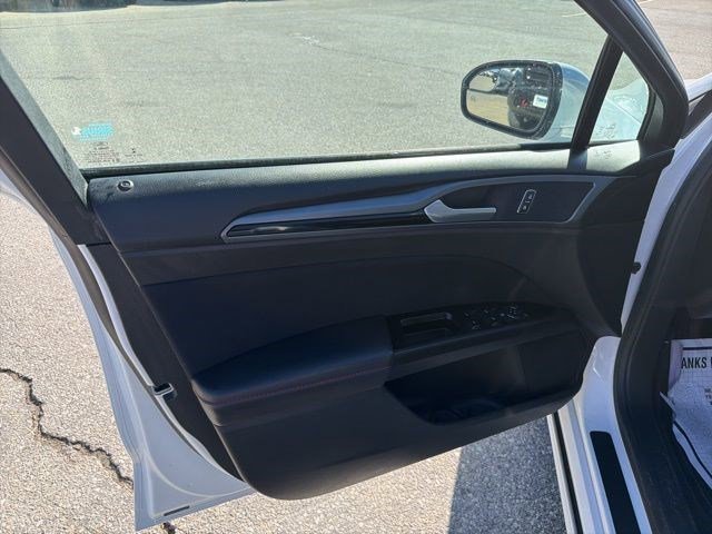 Used 2014 Oxford White Ford SE image 10