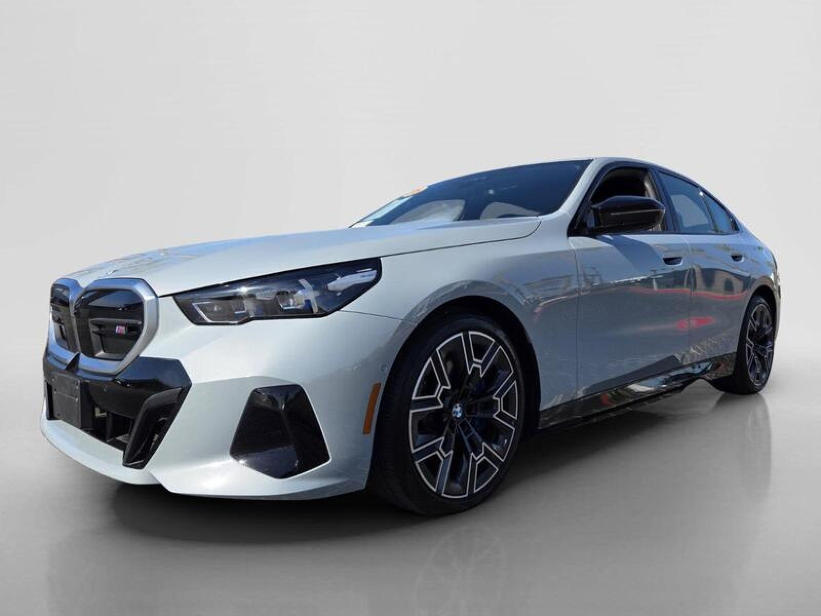 2025 BMW i5 M60 - Photo 8