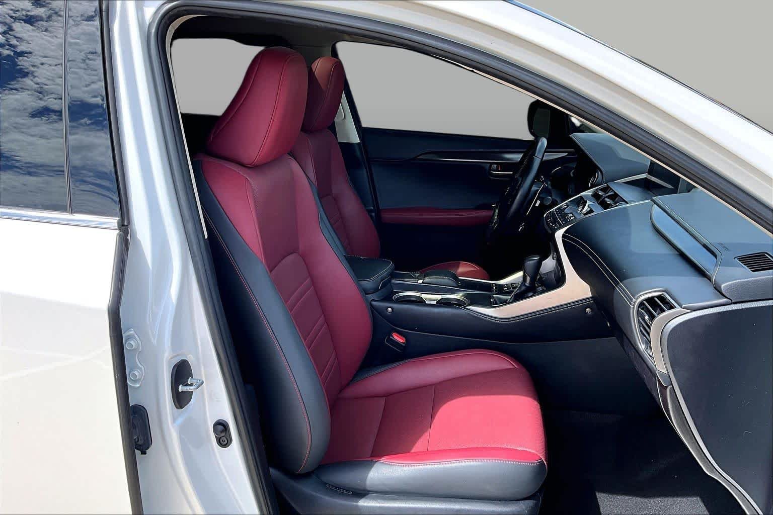 Used 2021 Eminent White Pearl Lexus  image 9