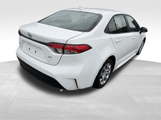 Used 2025  Toyota LE image 3
