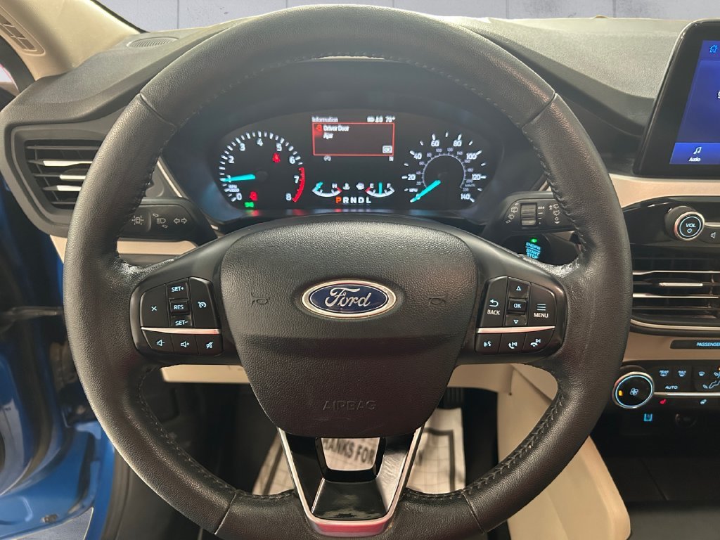 Used 2020 Blue Ford SEL image 9