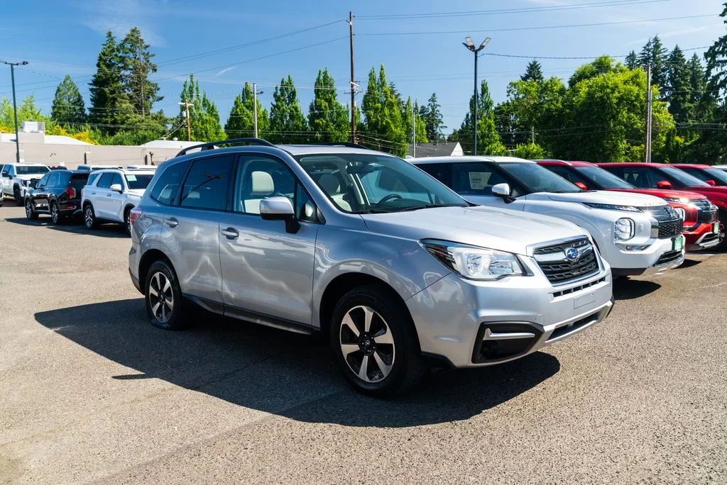 Used 2017 Silver Subaru 2.5i Premium image 28