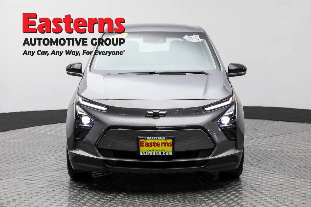 Used 2023 Gray Chevrolet 1LT image 2