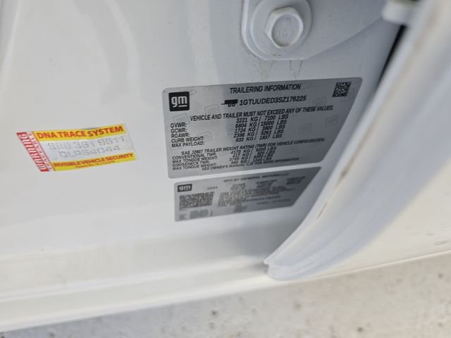 Used 2025 White GMC SLT image 13