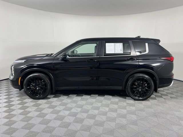 Used 2022 Black Mitsubishi SE image 4