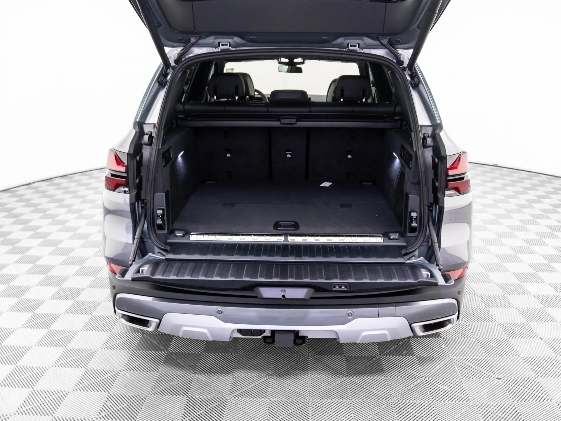 New 2026 Gray BMW xDrive50e image 32