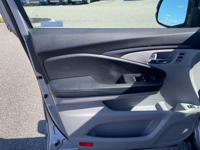 Used 2019 Lunar Silver Metallic Honda EX-L image 16
