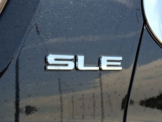 Used 2019 Ebony Twilight Metallic GMC SLE-2 image 30