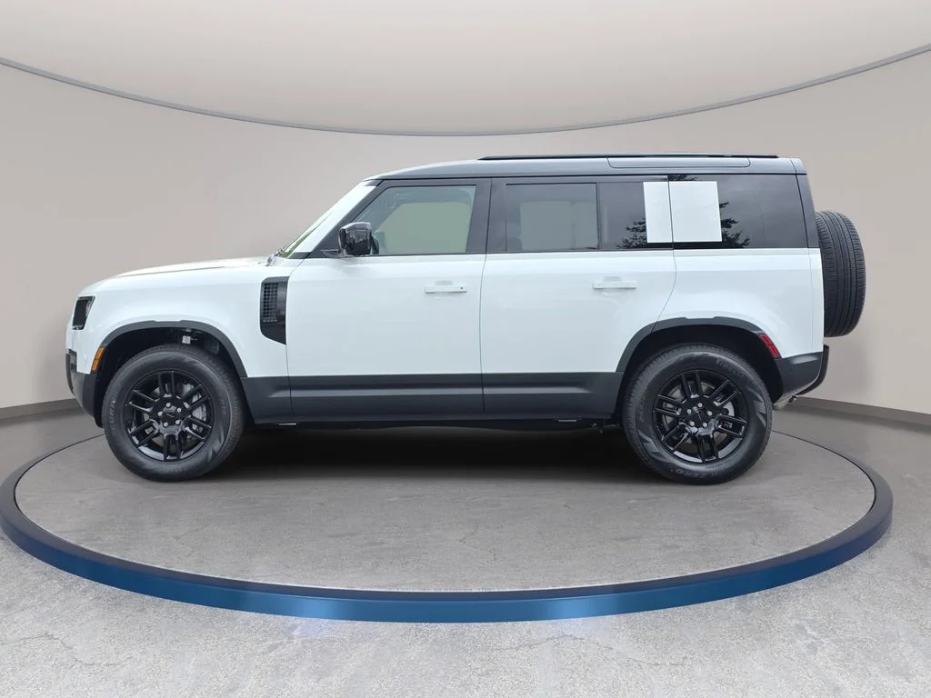 New 2026 Fuji White LAND ROVER S image 8