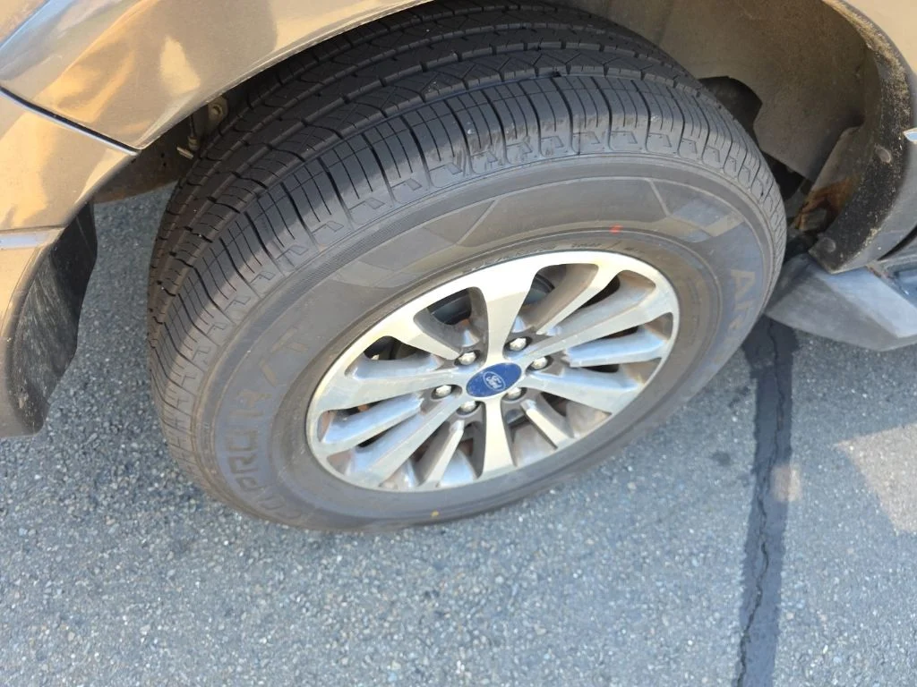 Used 2017 Magnetic Ford XLT image 10