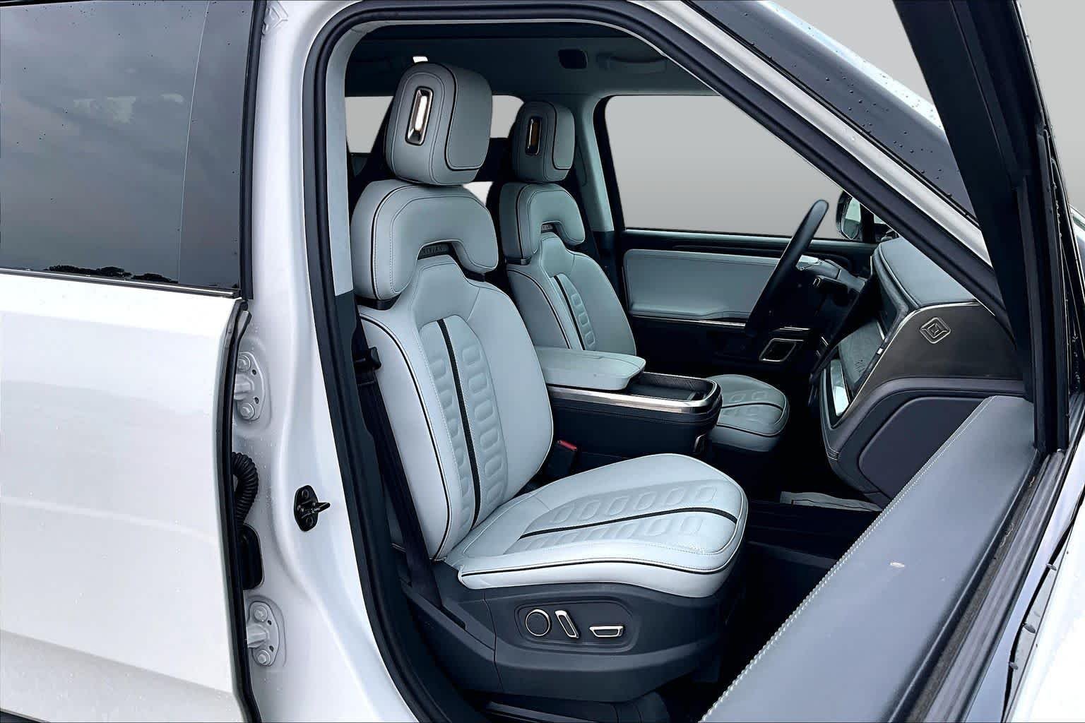 Pre-Owned 2023 Rivian R1S Launch Edition