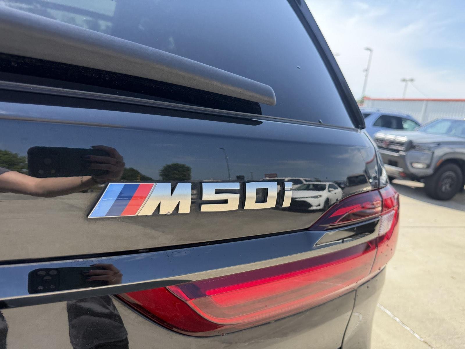 Used 2021 Black Sapphire Metallic BMW M50i image 23