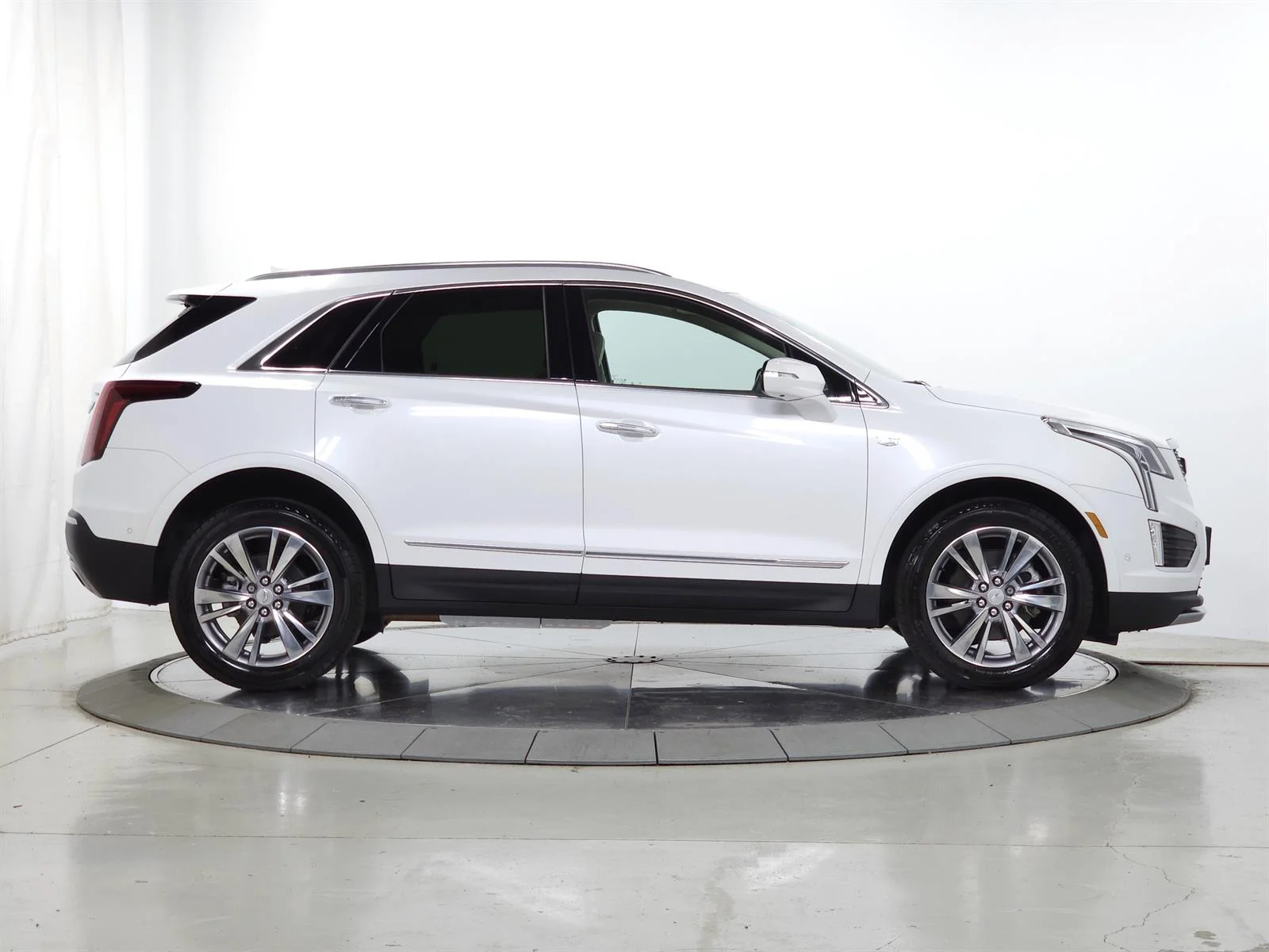 Used 2025 White Cadillac Premium Luxury image 12