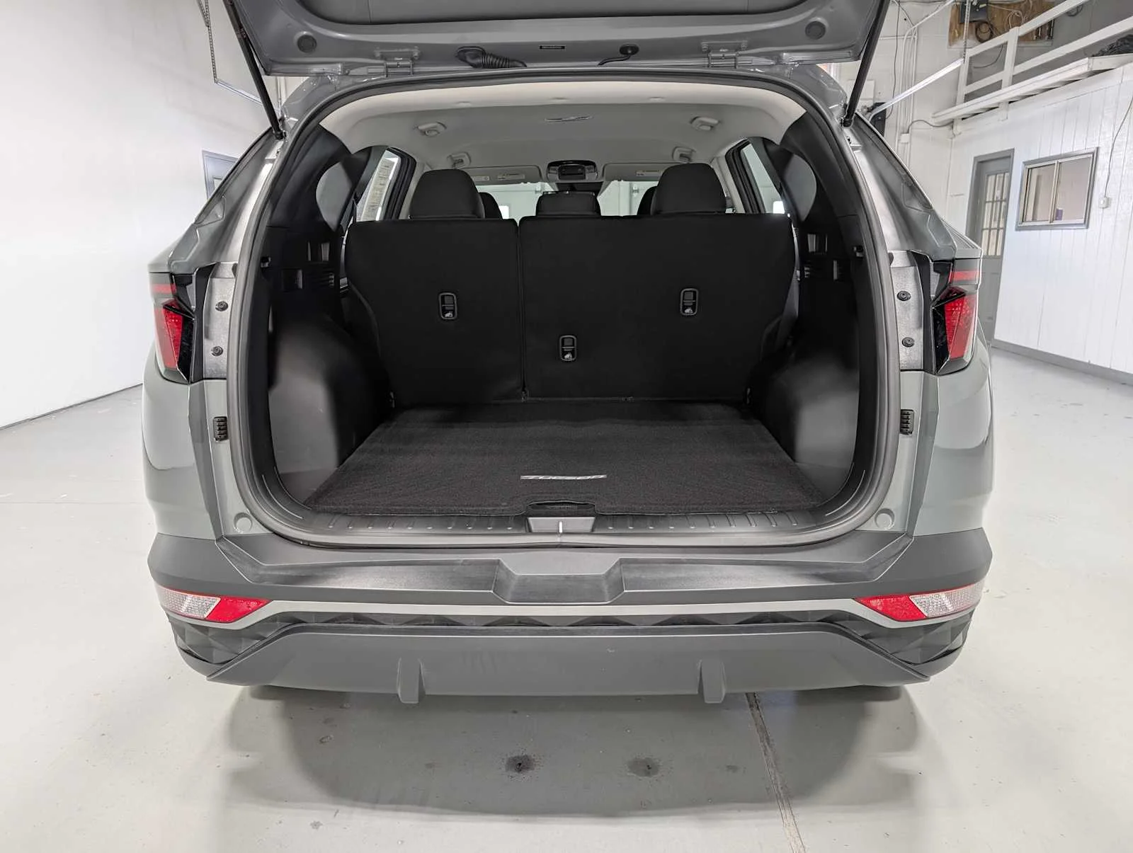 Used 2024 Hampton Gray Hyundai SE image 36