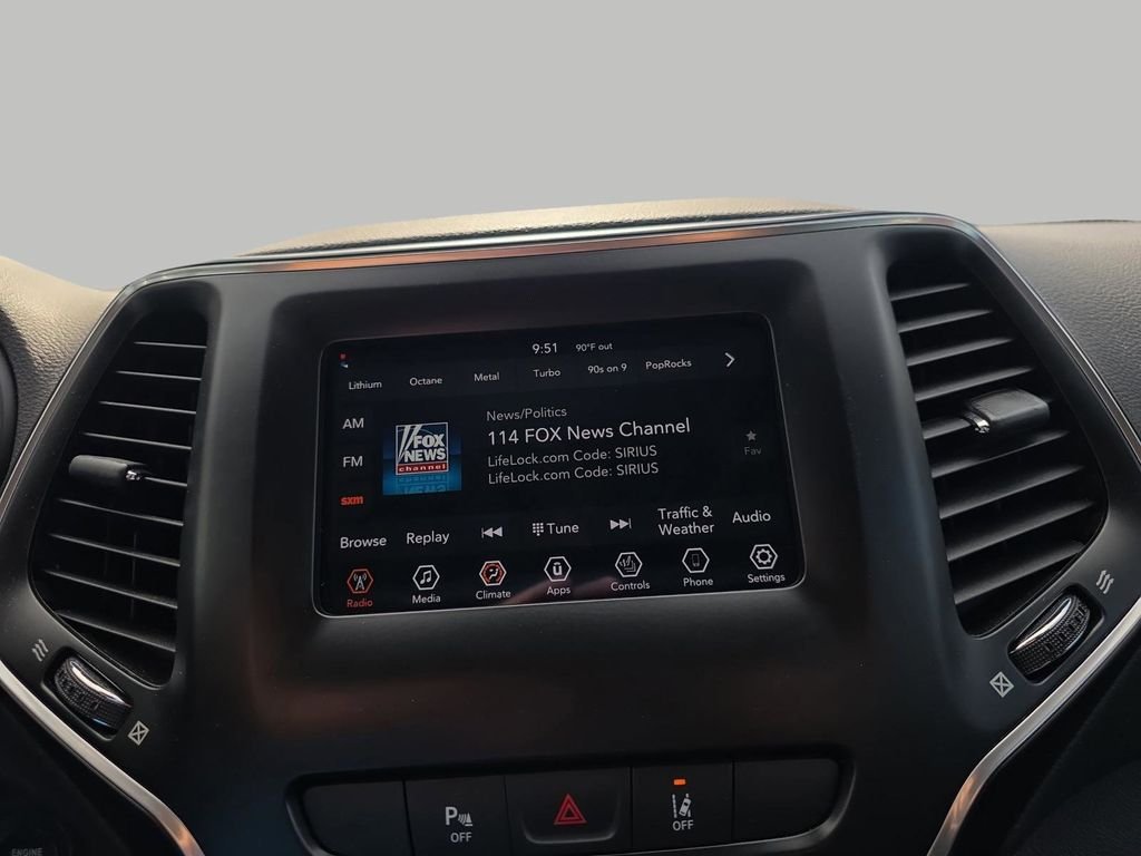 Used 2021 Gray Jeep Latitude Plus image 21
