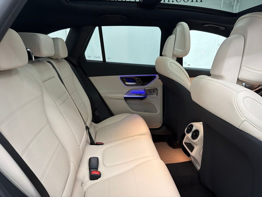 New 2027 Polar White Mercedes-Benz GLC 300 image 28